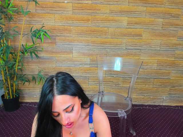 Cupcake-Izzy's BongaCams show and profile