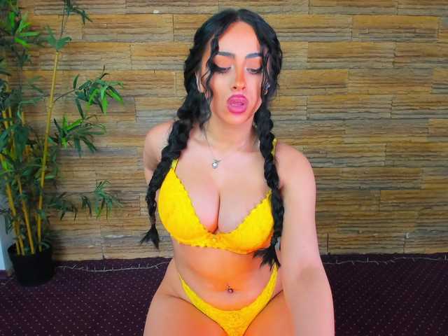 Cupcake-Izzy's BongaCams show and profile