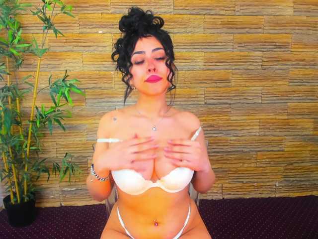 Cupcake-Izzy's BongaCams show and profile