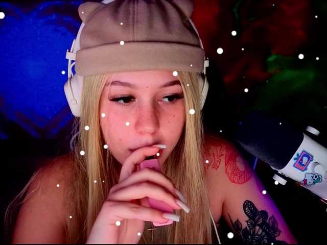 AmyGlad's BongaCams show and profile