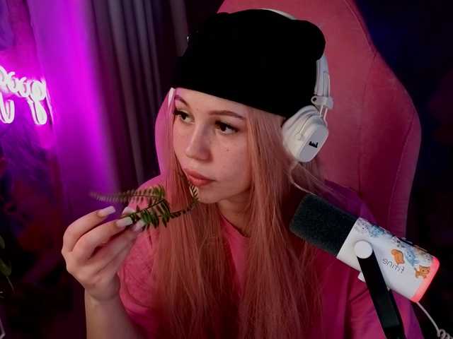 Profile and Statistics for AmyGlad on BongaCams