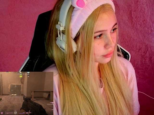 AmyGlad's BongaCams show and profile