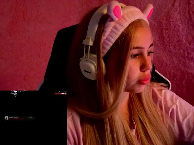 AmyGlad's BongaCams show and profile