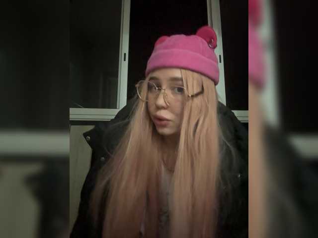 AmyGlad's BongaCams show and profile