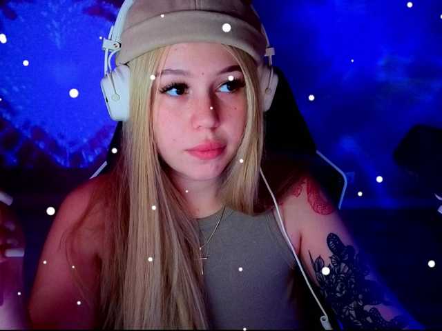 AmyGlad's BongaCams show and profile