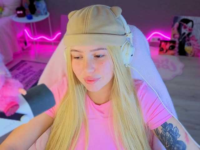 AmyGlad's BongaCams show and profile