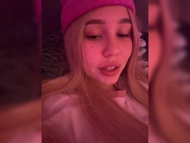 AmyGlad's BongaCams show and profile