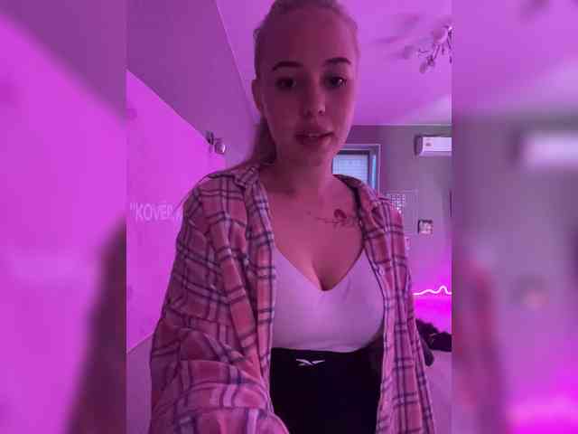 AmyGlad webcam