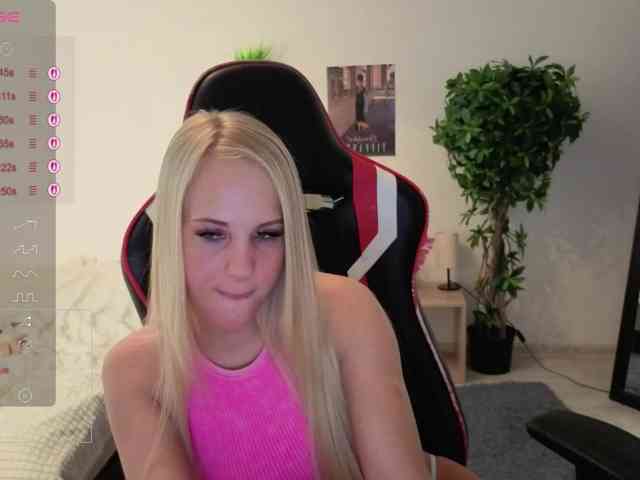 EmilyBlare Live Webcam on BongaCams