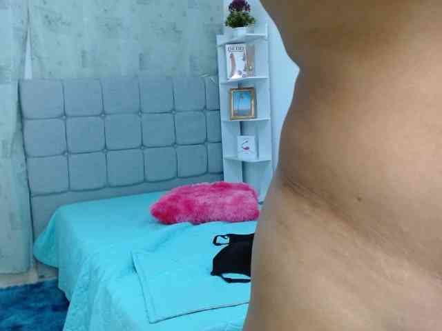 QueenScarlet webcam