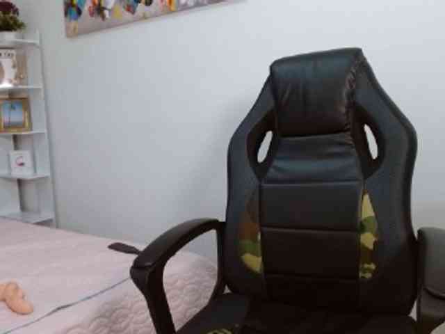 QueenScarlet webcam