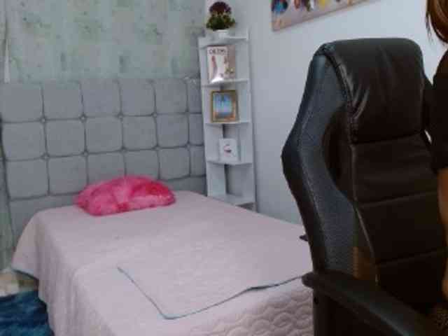 QueenScarlet webcam