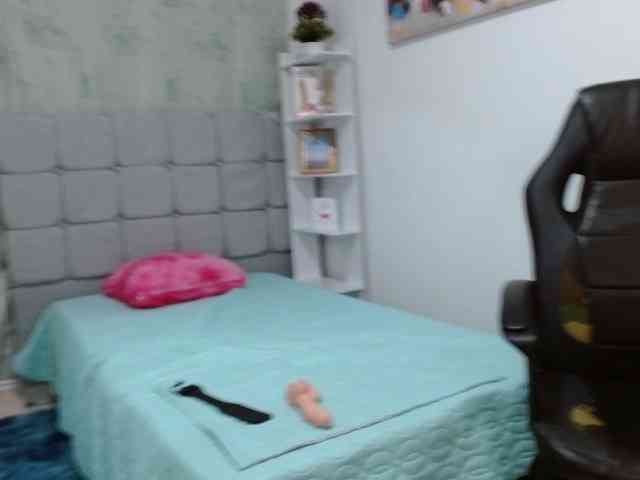 QueenScarlet webcam