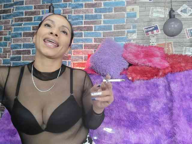 Alia_and_Adara webcam