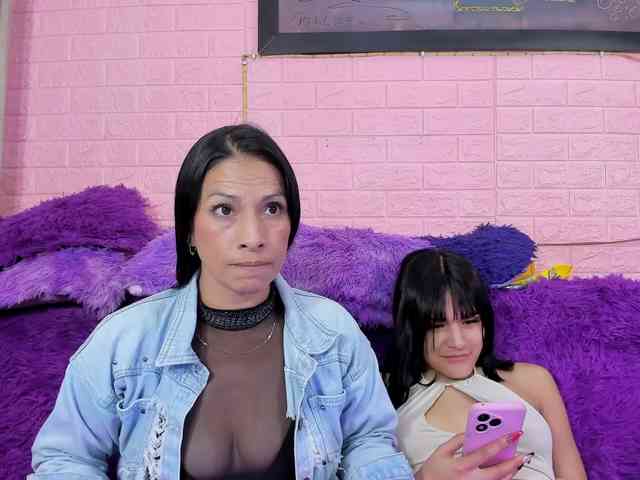 Alia_and_Adara webcam