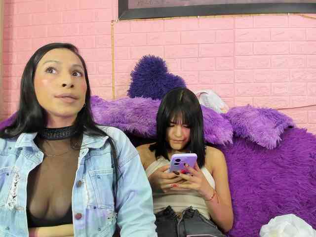 Alia_and_Adara webcam