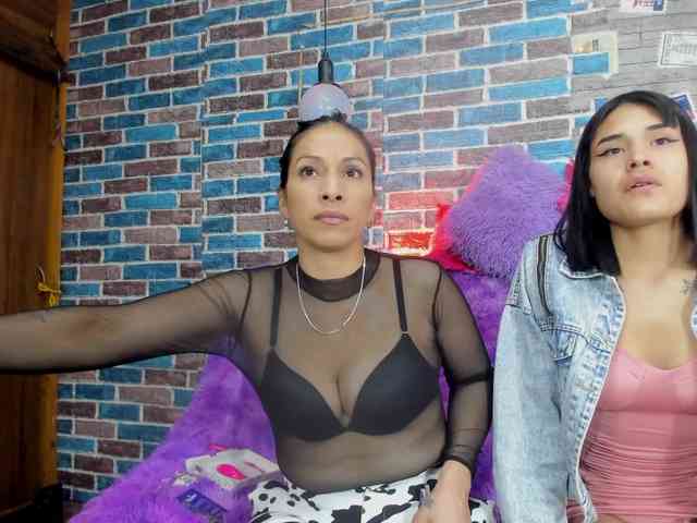 Alia_and_Adara webcam