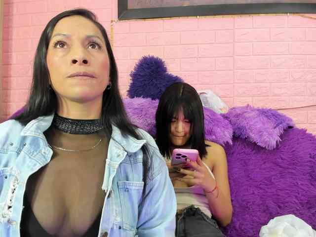 Alia_and_Adara webcam