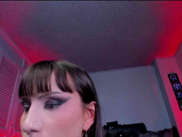 Draculairis Live Webcam on BongaCams