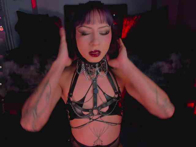 Draculairis Live Webcam on BongaCams