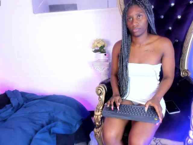NahomiHix webcam