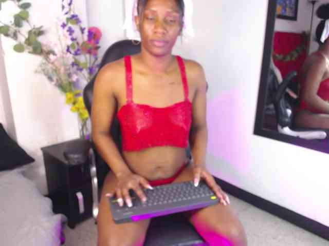 NahomiHix webcam