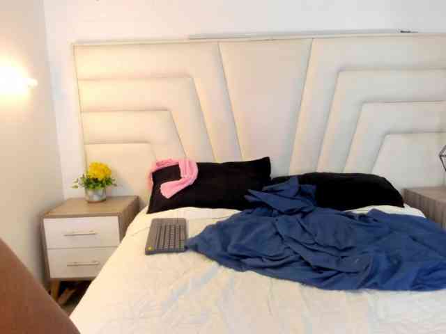 NahomiHix webcam