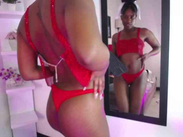 NahomiHix webcam