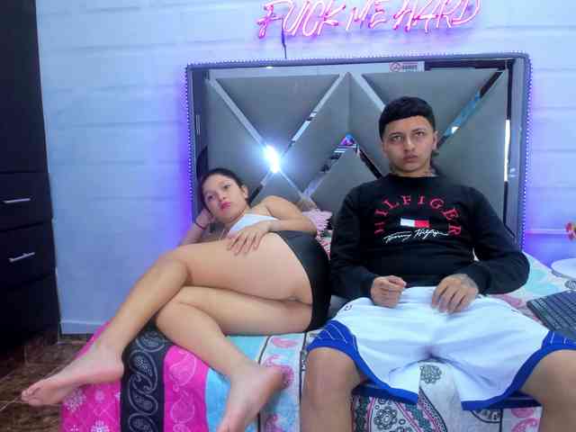COUPLE-PERVERTED webcam
