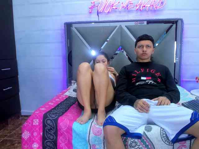 COUPLE-PERVERTED webcam