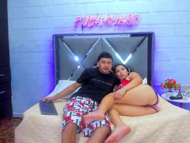 COUPLE-PERVERTED webcam