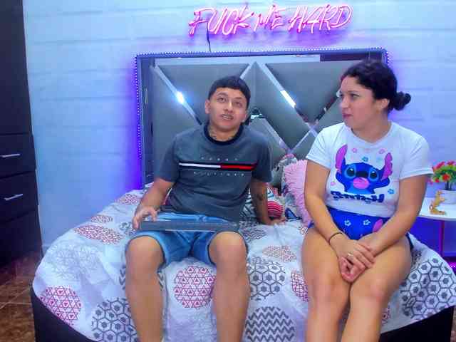 COUPLE-PERVERTED webcam