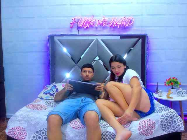 COUPLE-PERVERTED webcam