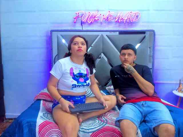 COUPLE-PERVERTED webcam