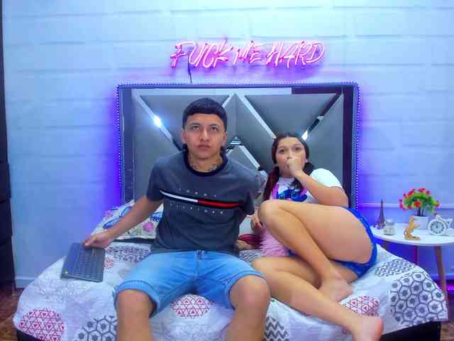 COUPLE-PERVERTED webcam