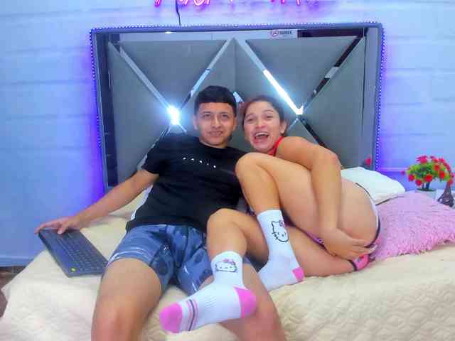 COUPLE-PERVERTED webcam