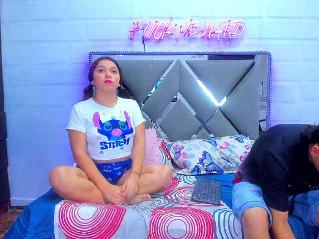 COUPLE-PERVERTED webcam