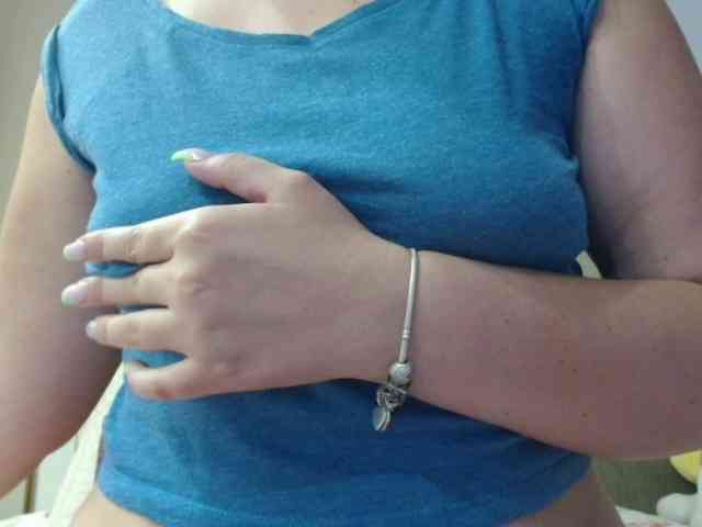 YoungHotMom webcam
