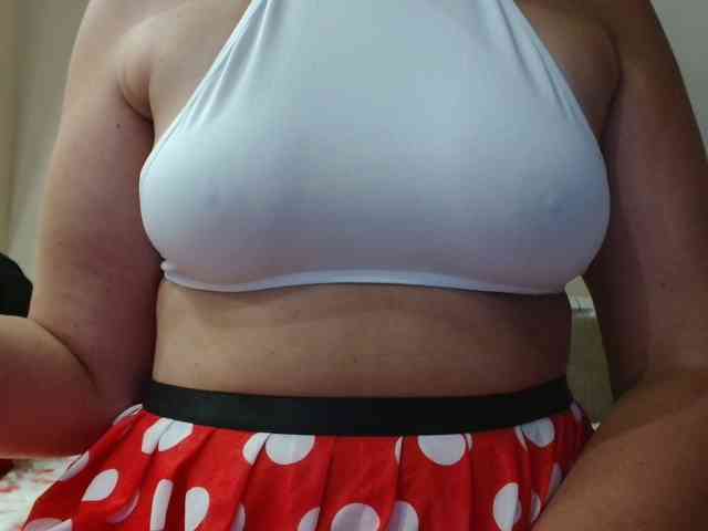 YoungHotMom webcam