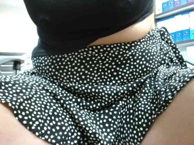 YoungHotMom webcam