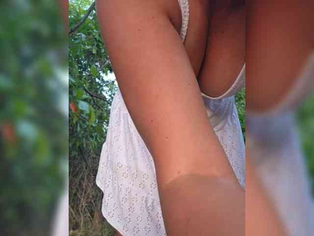 YoungHotMom webcam