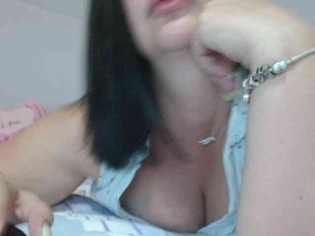 YoungHotMom webcam
