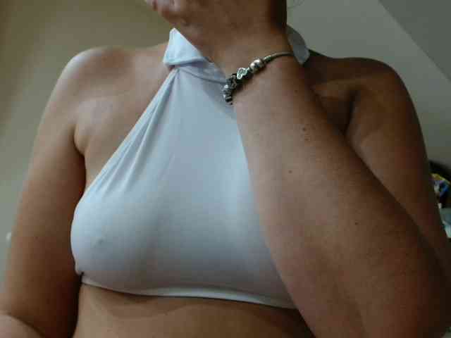 YoungHotMom webcam