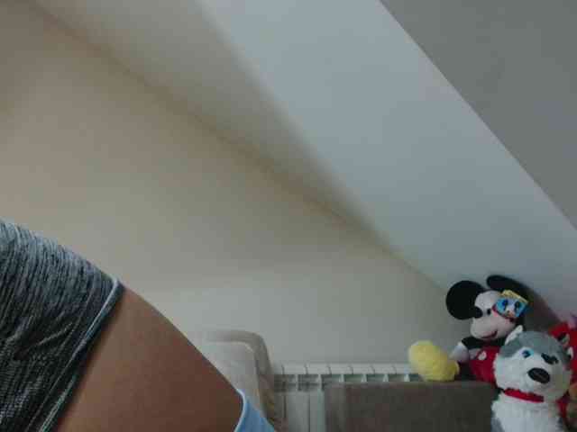 YoungHotMom webcam