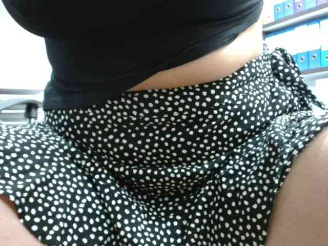 YoungHotMom webcam