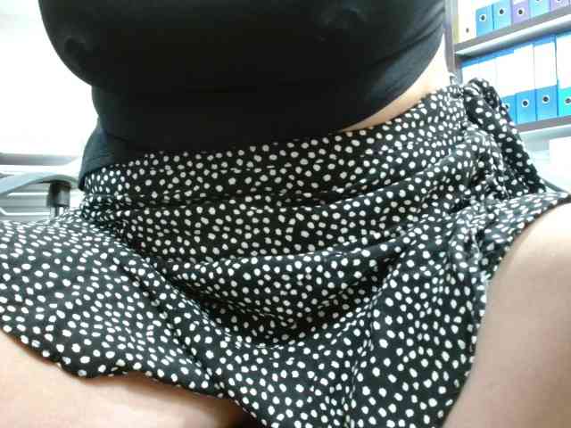 YoungHotMom webcam