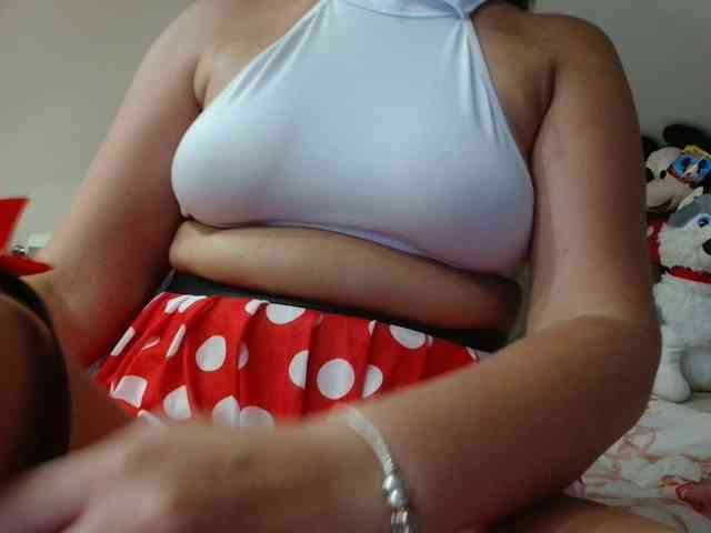 YoungHotMom webcam