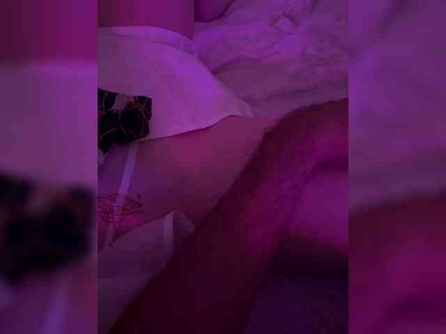 KissedByTwo webcam