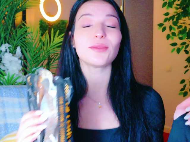 IchTahira's BongaCams show and profile