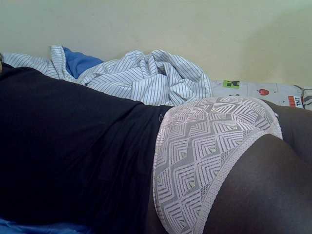 le modèle Bubblybooty est en webcam porno dans un show sur le site bongacams, il possède les tags suivants: Ebony,Brunette,Hairy